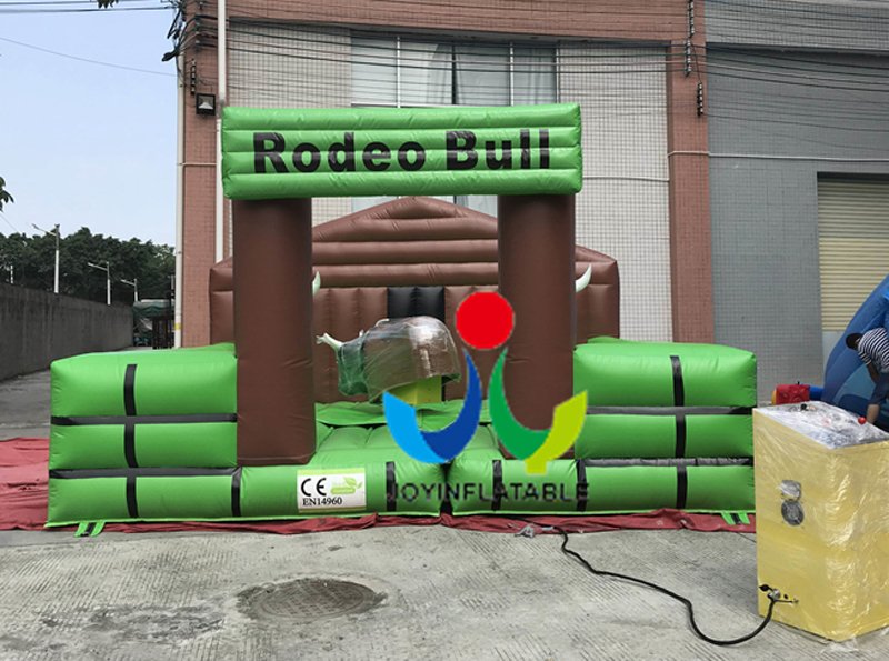 Équitation de taureau mécanique gonflable de 5X5 M, tour de taureau mécanique gonflable, taureau de Machine avec tapis