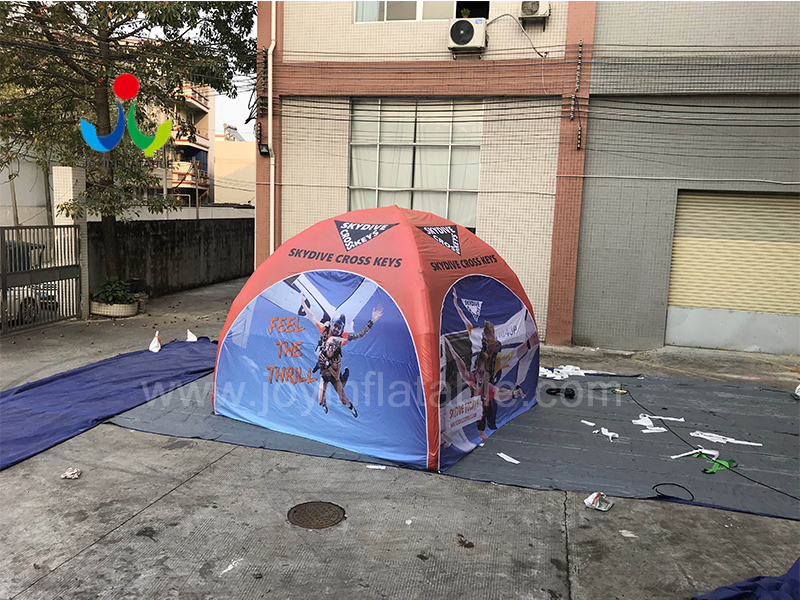 Рекламная надувная воздушная палатка-паук с навесом на 4 ножках, видео