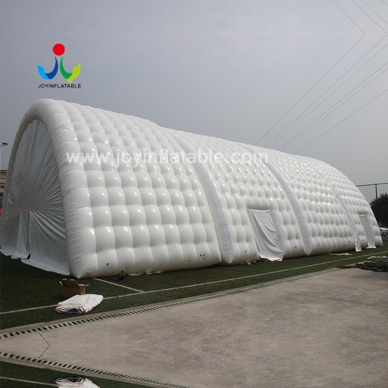 Tentes gonflables géantes extérieures hermétiques blanches pour événement de fête sportive