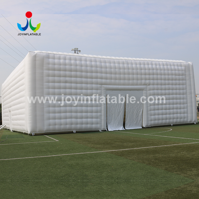 Tente gonflable pour terrain de tennis