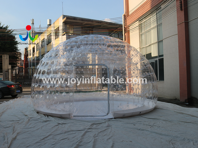 Vidéo de tente gonflable de bulle claire de dôme transparent d'igloo de lumière menée