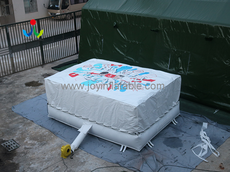 Надувная подушка безопасности со столбами для батутного парка Sky Free Jump Видео
